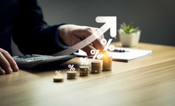 Interest,Rates,And,Dividends,,Business,People,Calculate,And,Higher,Graphs