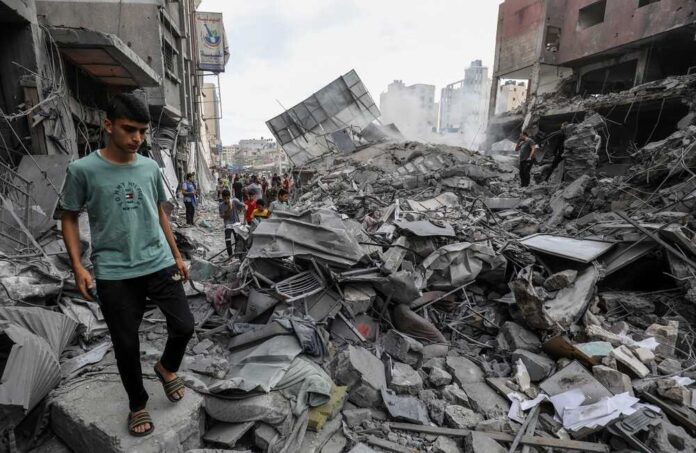 People,Search,The,Khan,Yunis,Municipality,Building,After,An,Israeli