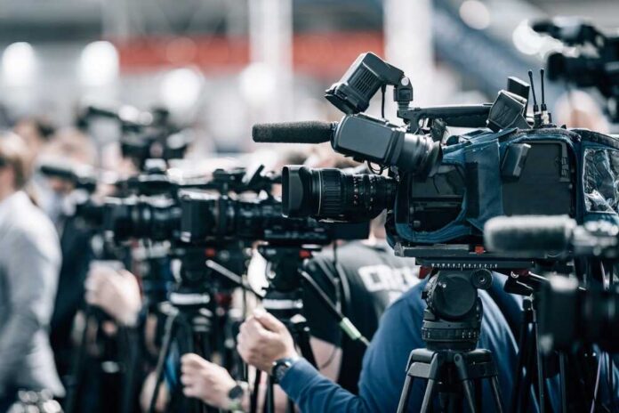 shutterstock_2197858977.jpg Row of cameras set up for a press event