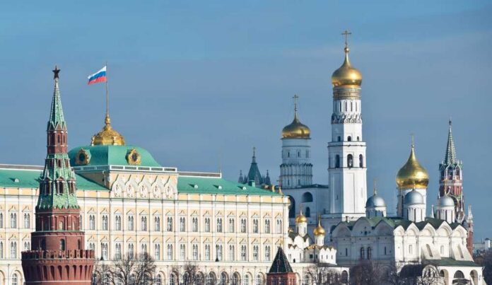 The,Grand,Kremlin,Palace,In,Sunny,Winter,Day.,Moscow.,Russia View of the Kremlin with golden domes and the Russian flag