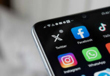 Smartphone screen with social media app icons.