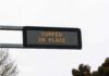 Overhead electronic road sign with illuminated message